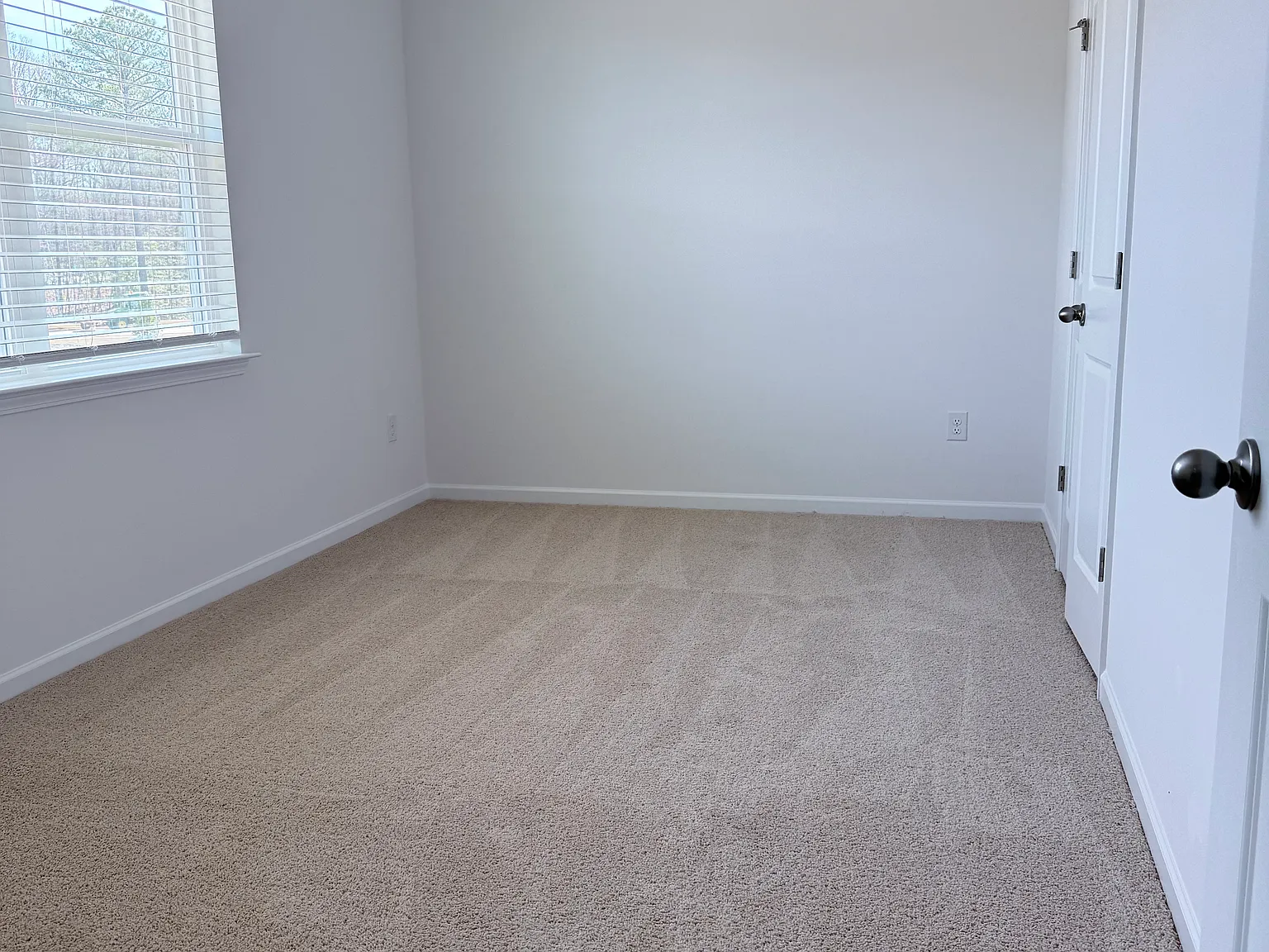 4 bed, 3.5 bath, 2286 sqft, $2,250 — Photo 2