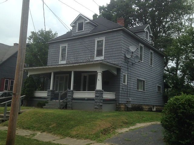 1st image of 136 Thayer St
