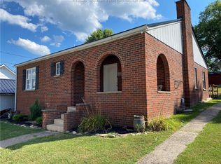 327 Rhoda St, Hurricane, WV 25526