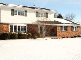 3216 Middle Rd, Davenport, IA 52803