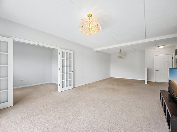 5th image of 190 N Milwaukee Ave APT 401