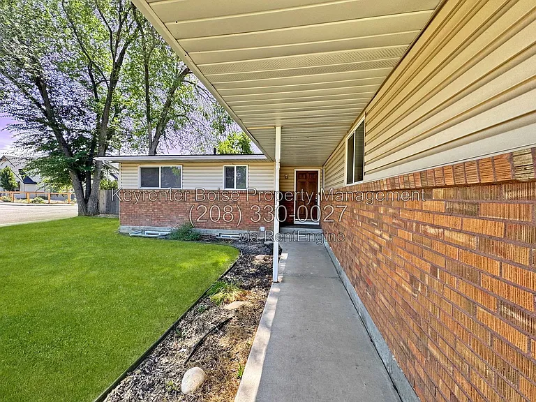 5603 W Centerbrook Dr — Photo 2