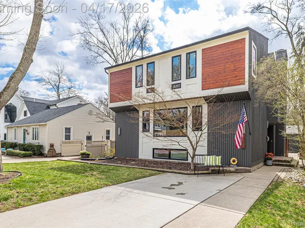 312 Terry Ave, Rochester, MI 48307