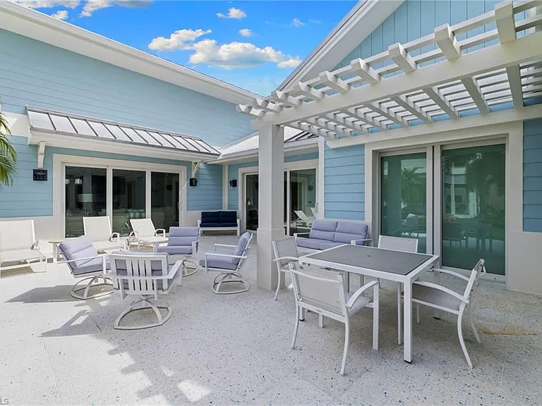 2961 Sanborn Ave — Photo 42