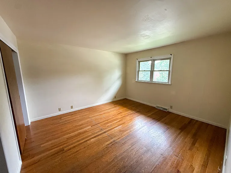 601 E Washington St #8 — Photo 12