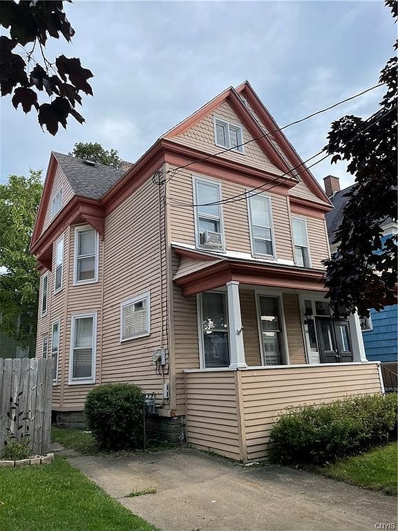 c. 1880 Charming 4Bedroom House For Sale in Oswego, NY. Under 100K