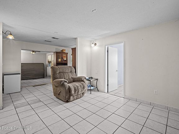 5th image of 209 Prince Ave
