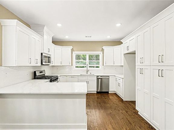 4th image of 229 Little Brook Ln