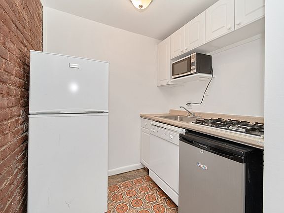 5th image of 241 W 24th St #1AA