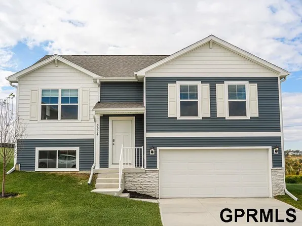 18625 Ogden St, Elkhorn, NE 68022
