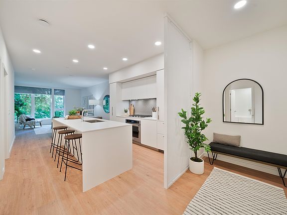 5th image of 1500 Scott Cres #418