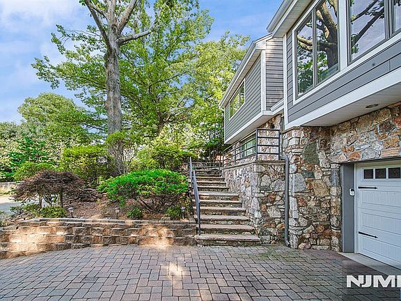 2nd image of 570 Grandview Terrace