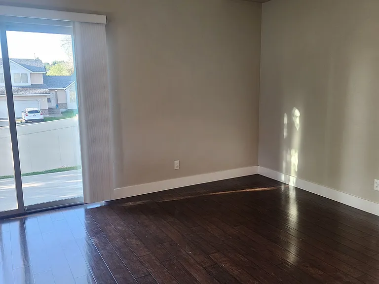 E Primrose Ln — Photo 3