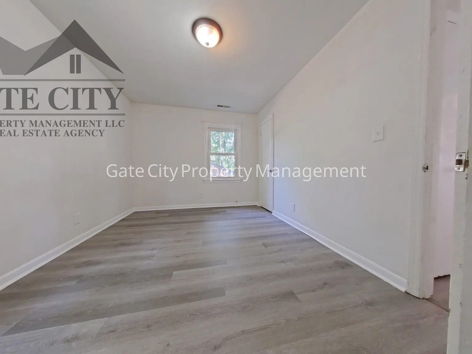 3 bed, 875 sqft, $1,100 — Photo 4