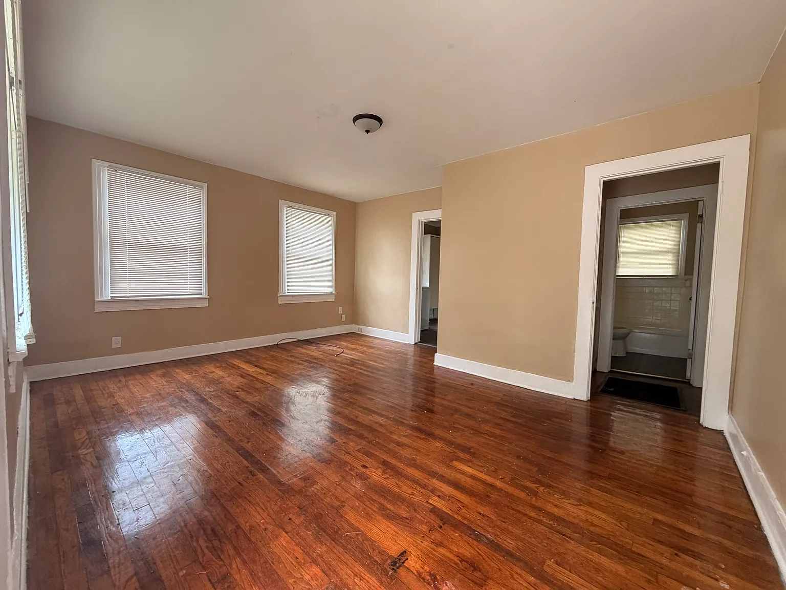 2 bed, 1200 sqft, $900 — Photo 1