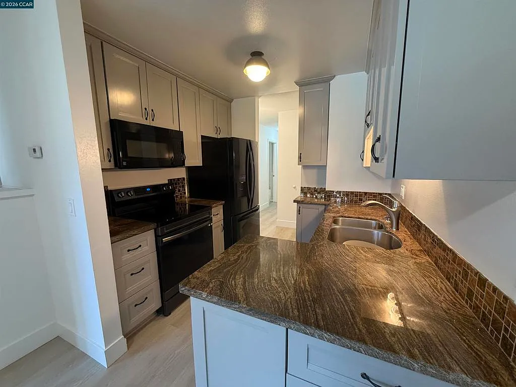 2 bed, 2.0 bath, 944 sqft, $3,000 — Photo 4