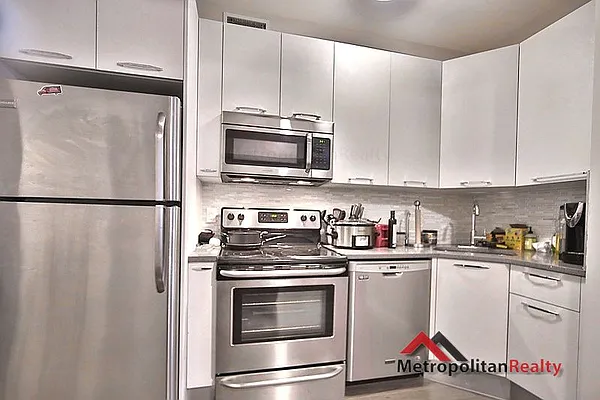 Rented by Metropolitan Realty | media 6