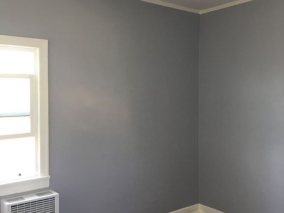 5th image of 1345 1/2 W 38th St