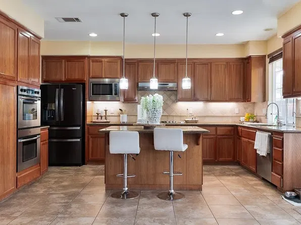 16089 Covered Bridge Way, Lathrop, CA 95330