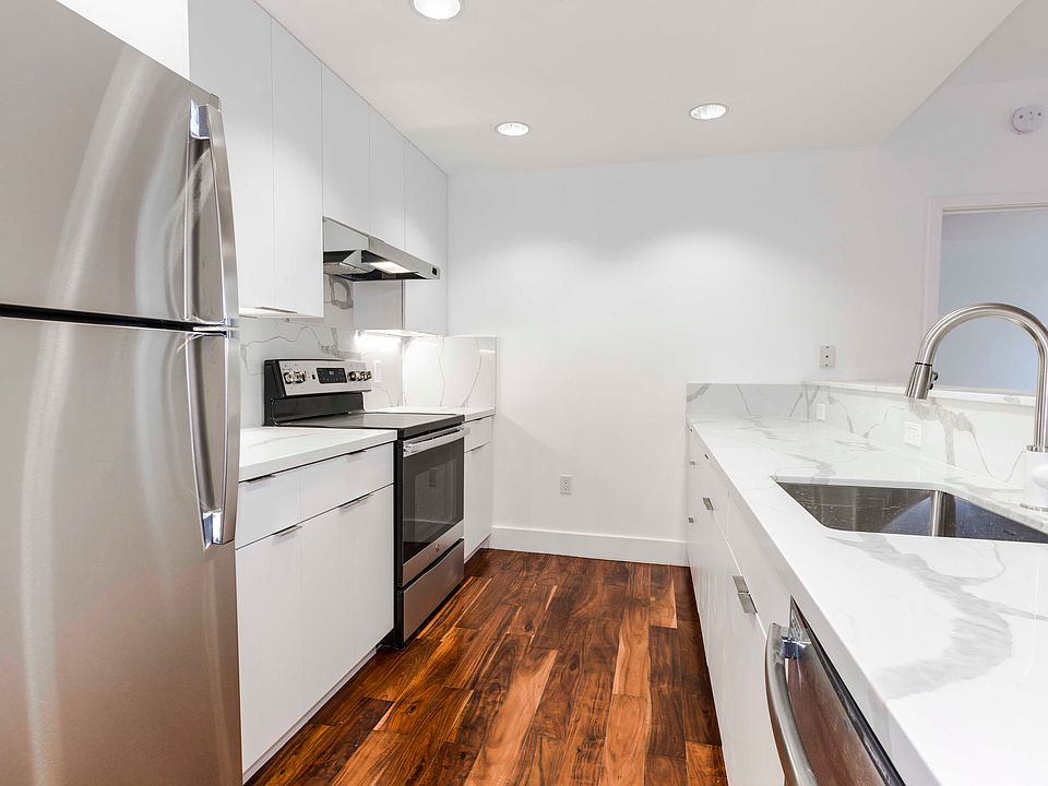 1st image of 250 King St Unit 646