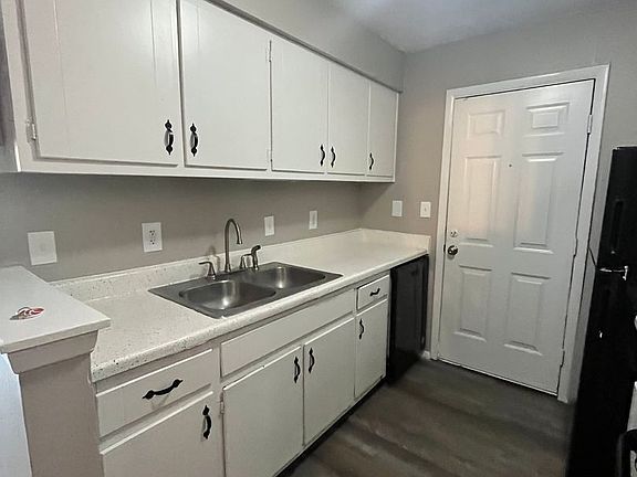 2nd image of 5627 S Quaker Ave APT A