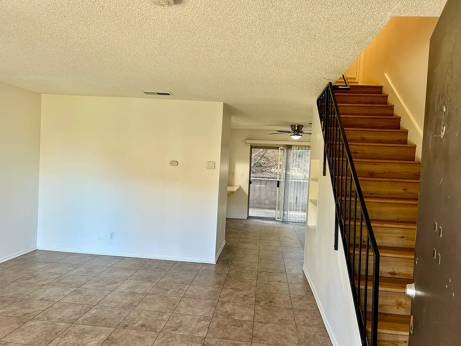 2 bed, 1.5 bath, 1100 sqft, $2,000 — Photo 1