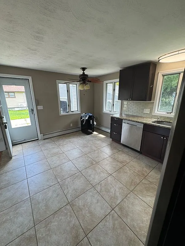 4 bed, 1.0 bath, 1224 sqft, $3,000 — Photo 4