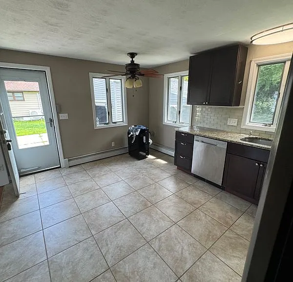 89 Florida Dr — Photo 4