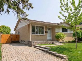 615 Dogwood Ln, Waterloo, ON N2L 4Y2