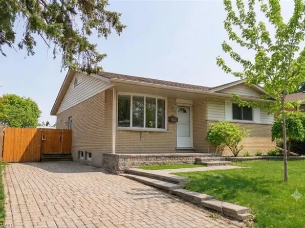 615 Dogwood Ln, Waterloo, ON N2L 4Y2