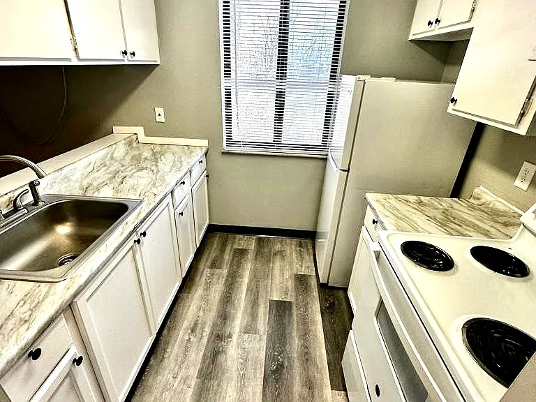 120 Fox Hill Ln — Photo 3
