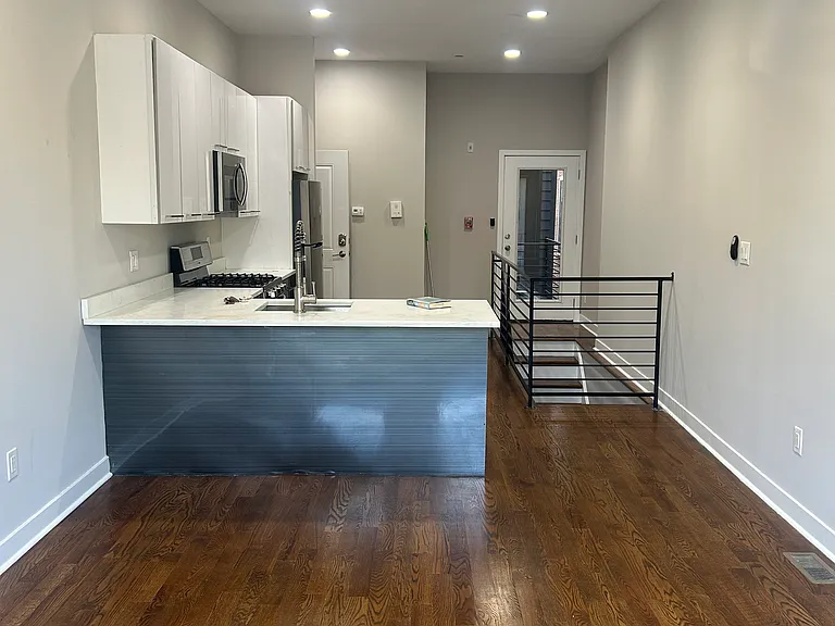 1914 W Girard Ave #1 — Photo 3
