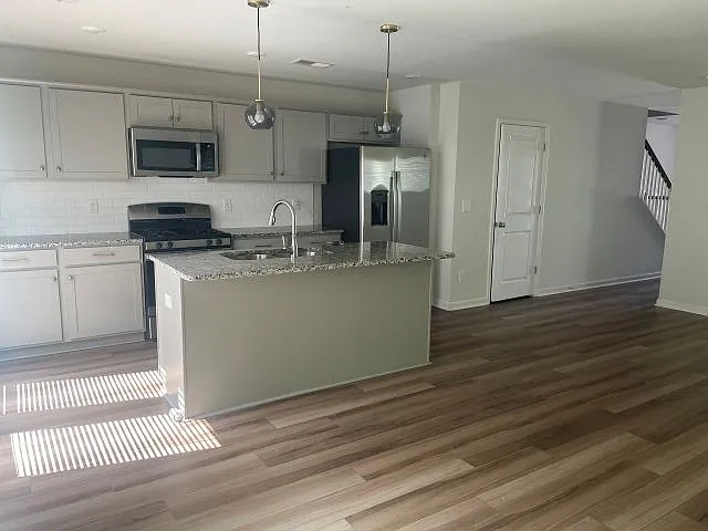3 bed, 2.5 bath, 1671 sqft, $2,050 — Photo 4