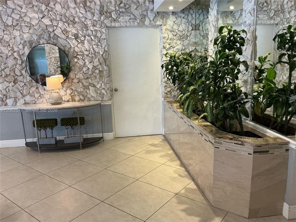 3010 N Course Dr APT 712, photo 5