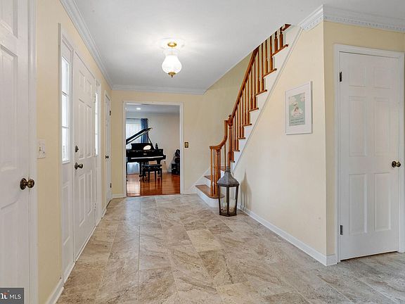 4th image of 4 Foxboro Ct