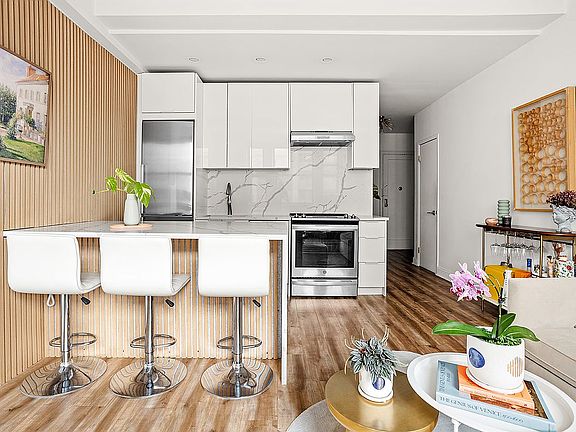 3rd image of 20 W 72nd St #1601