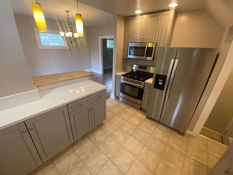 1323 W 3rd Ave — Photo 13