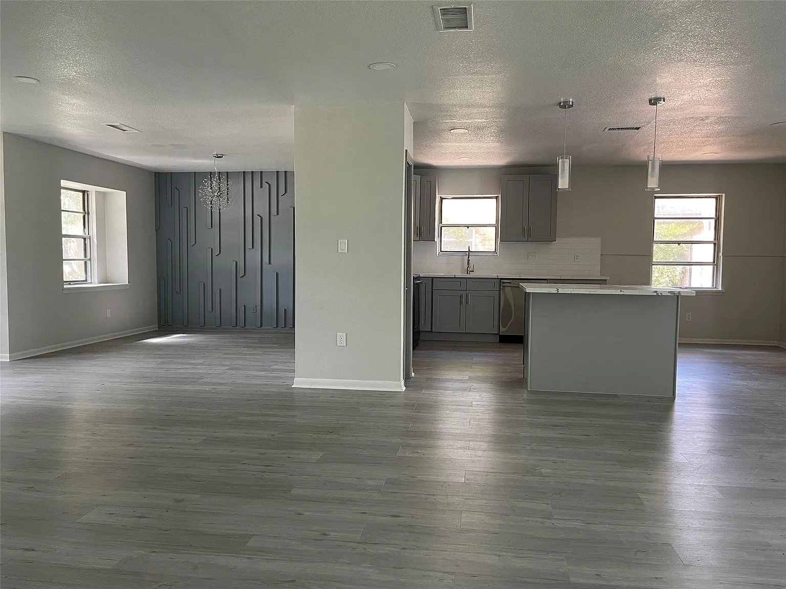 3 bed, 2.0 bath, 2106 sqft, $2,550 — Photo 3
