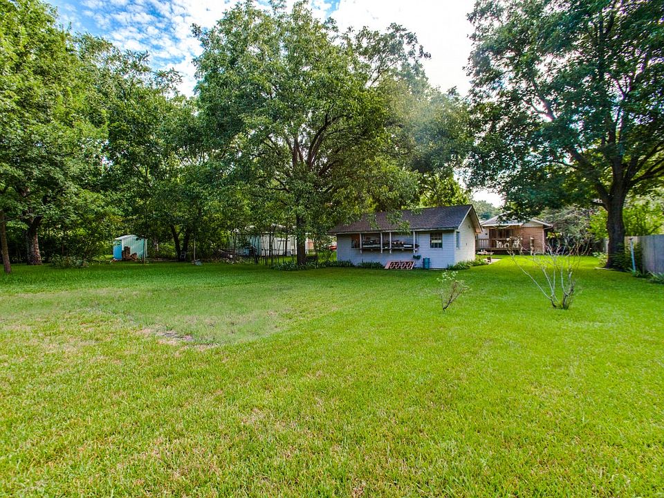 2nd image of 200 Hyde Park Dr