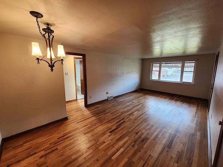 1439 Lincoln Way #D — Photo 2
