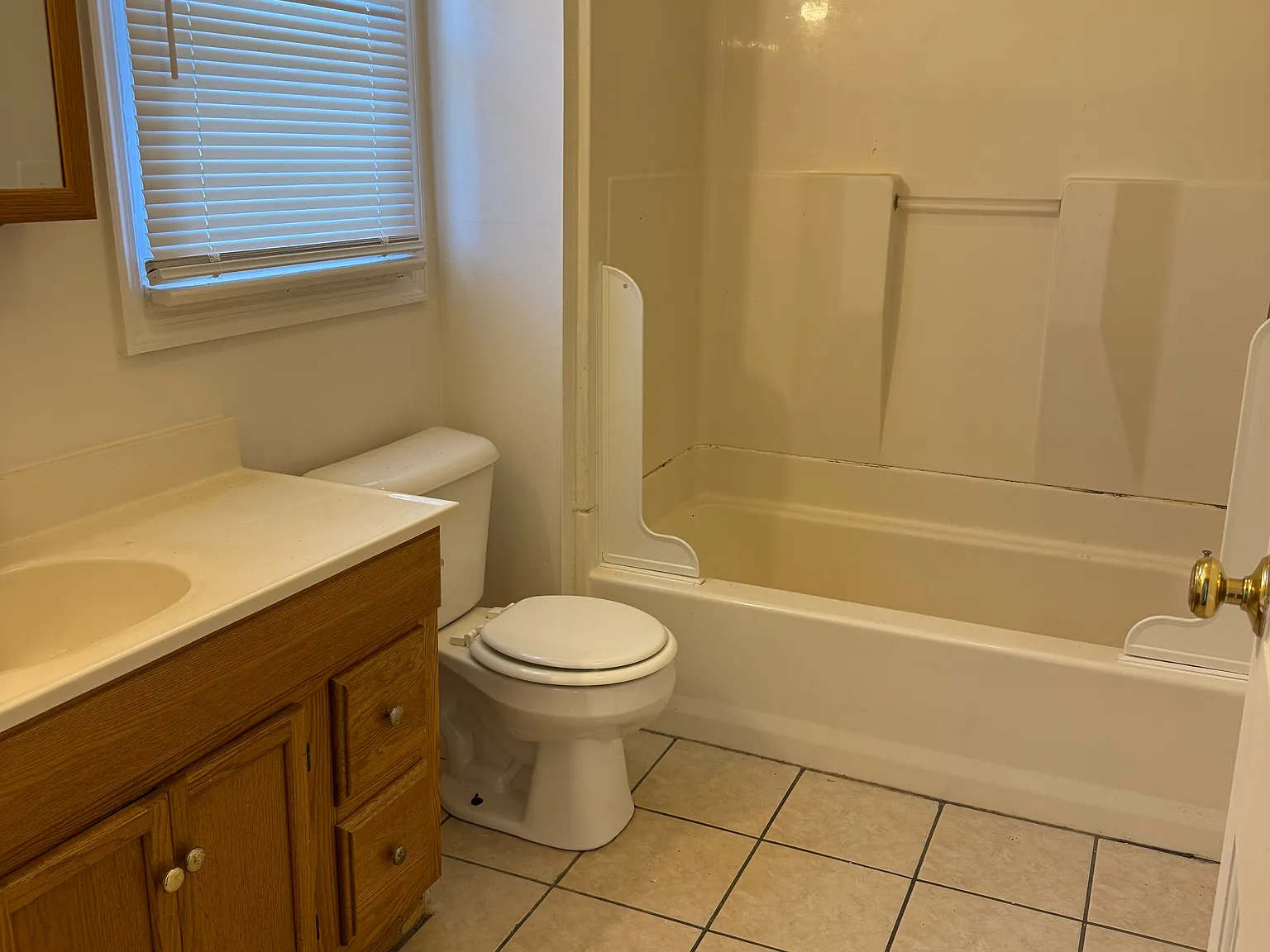 5 bed, 1600 sqft, $2,200 — Photo 4