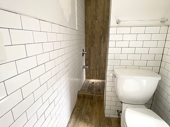 4th image of 442 3rd Ave #2L