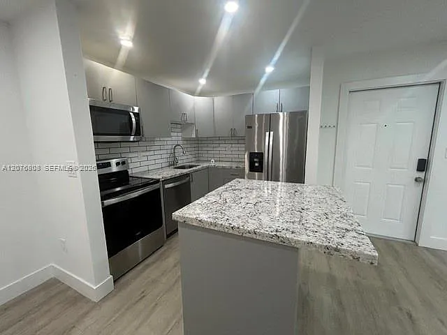 Doral Park C Club Villas — Photo 1