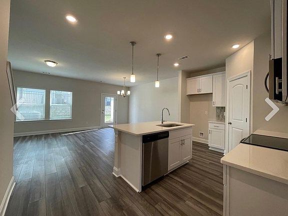 3rd image of 1538 Olympic Ln