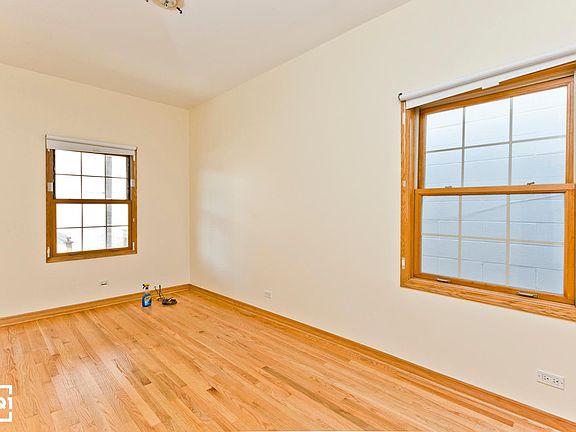 3rd image of 2136 N Maplewood Ave APT 2