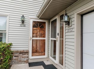 1236 Sunnyridge Rd, Pewaukee, WI 53072