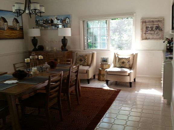 Dining room with built-ins