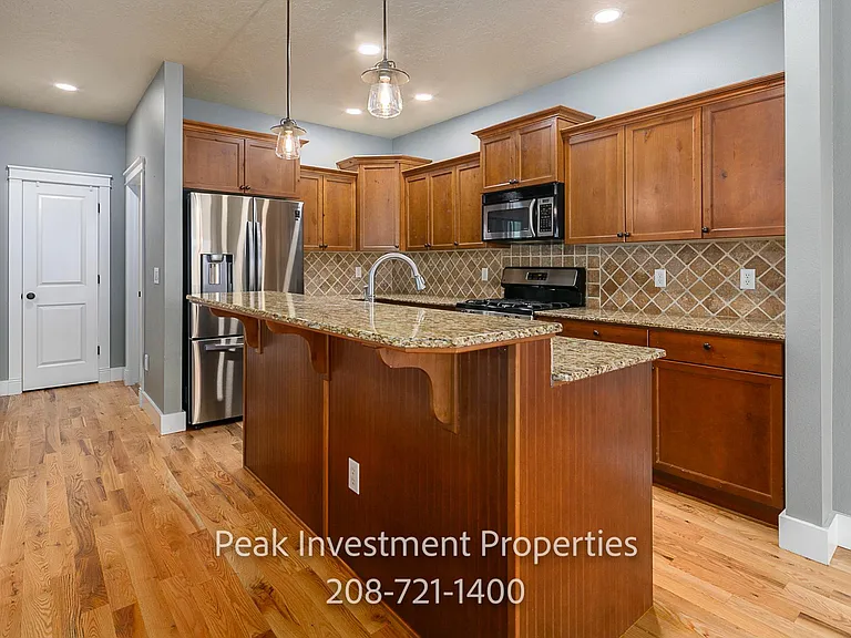4721 S Silvermaple Ave — Photo 7
