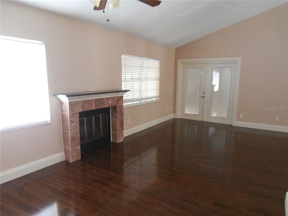 5th image of 631 Aggie Dr