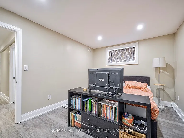 14 Stephen Dr #BASEMENT — Photo 6